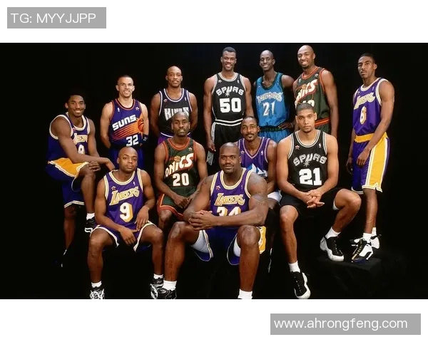 NBA球星与足球巨星携手合影展现体育魅力 打破界限的传奇时刻