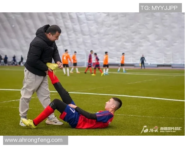 三代足球巨星争锋:从传奇到新星的接力与变革 三代足球巨星争锋:从传奇到新星的接力与变革