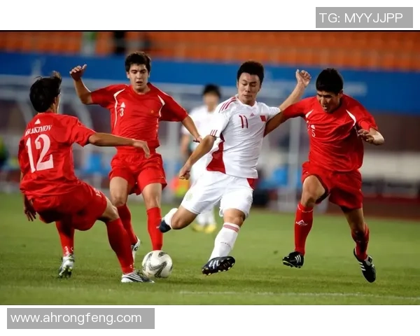 中国足球传奇人物回顾：从巅峰到低谷的心路历程与影响力分析